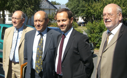 de Gà D : Michel Morin, Vice-président de la Région Bretagne, Jean-Yves Le Drian, Président de la Région Bretagne, Philippe Caïla, Directeur général de l'AFPA, et Jacques Menez, Directeur de l'AFPA Bretagne (Crédit RB)