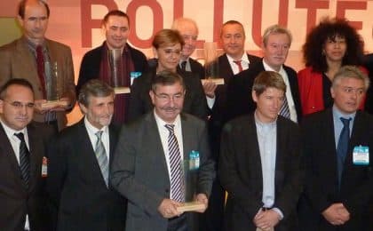 M. Alain Fleitour et M. Joël Tingaud (an bas, au centre) et les autres lauréats, en présence de Mme Pappalardo du Ministère de l’Environnement Durable, de M. François Moisan de l’ADEME, et de la présidente d’OREE.