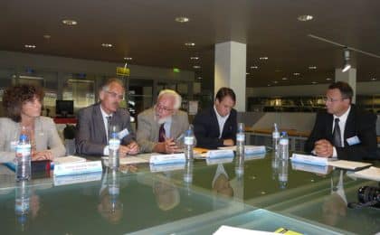 De G à D : I. Gravière-Troadec, préfecture de région, C.Labit, Président d’Emergys, A.Lespagnol, Conseil régional de Bretagne, L.Berthau (Caps) et F.Zal (Hemarina) De G à D : I. Gravière-Troadec, préfecture de région, C.Labit, Président d'Emergys, A.Lespagnol, Conseil régional de Bretagne, L.Berthau (Caps) et F.Zal (Hemarina)