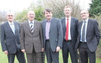 De gauche à droite : Jean Mayol et Pierre Jolivet, Éric Philippe, Directeur général du Groupe Glon,Yannick Guého, et Philippe Jolivet