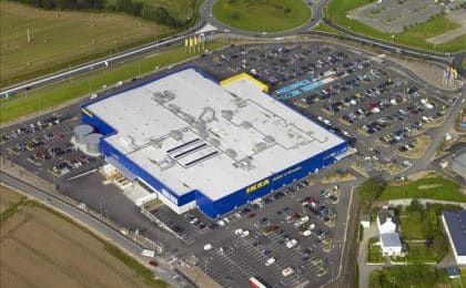 Ikea s'implante à Brest en avril 2008, puis ouvre un magasin à Rennes (35) en novembre de la même année