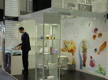 Lessonia, au salon de la cosmétologie à Hong-Kong en novembre 2010