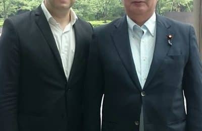 Loïg Chesnais-Girard, 1er Vice-président du Conseil régional à l’économie, l’innovation et l’attractivité, et Gen Nakatani, le Ministre de la Défense japonais Loïg Chesnais-Girard, 1er Vice-président du Conseil régional à l'économie, l'innovation et l'attractivité, et Gen Nakatani, le Ministre de la Défense japonais