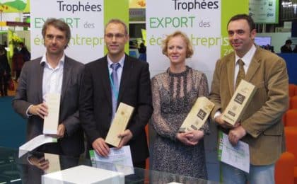 Mademe Catherine Failliet avec des membres de son équipe Mademe Catherine Failliet avec des membres de son équipe