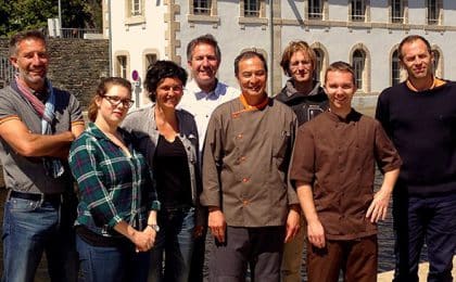 Basée à Morlaix dans le Finistère, la société Grain de Sail® compte parmi la quinzaine de chocolatiers en France à produire du café et du chocolat en travaillant exclusivement des matières premières brutes sélectionnées et importées par ses soins des Caraïbes et d’Amérique Centrale. Basée à Morlaix dans le Finistère, la société Grain de Sail® compte parmi la quinzaine de chocolatiers en France à produire du café et du chocolat en travaillant exclusivement des matières premières brutes sélectionnées et importées par ses soins des Caraïbes et d'Amérique Centrale.
