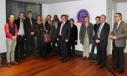 Olivier Aptel, Directeur Général de Rennes School of Business, Serge Fraleux, proviseur du lycée Chateaubriand de Rennes entourés de leurs partenaires d’OPERA Olivier Aptel, Directeur Général de Rennes School of Business, Serge Fraleux, proviseur du lycée Chateaubriand de Rennes entourés de leurs partenaires d’OPERA