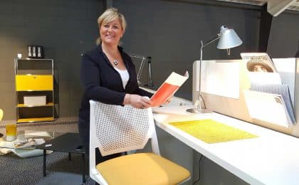 Depuis Saint-Brieuc où elle a ouvert un show-room de mobilier contemporain, Sophie Audrain  développe un service clé en main dédié aux professionnels.