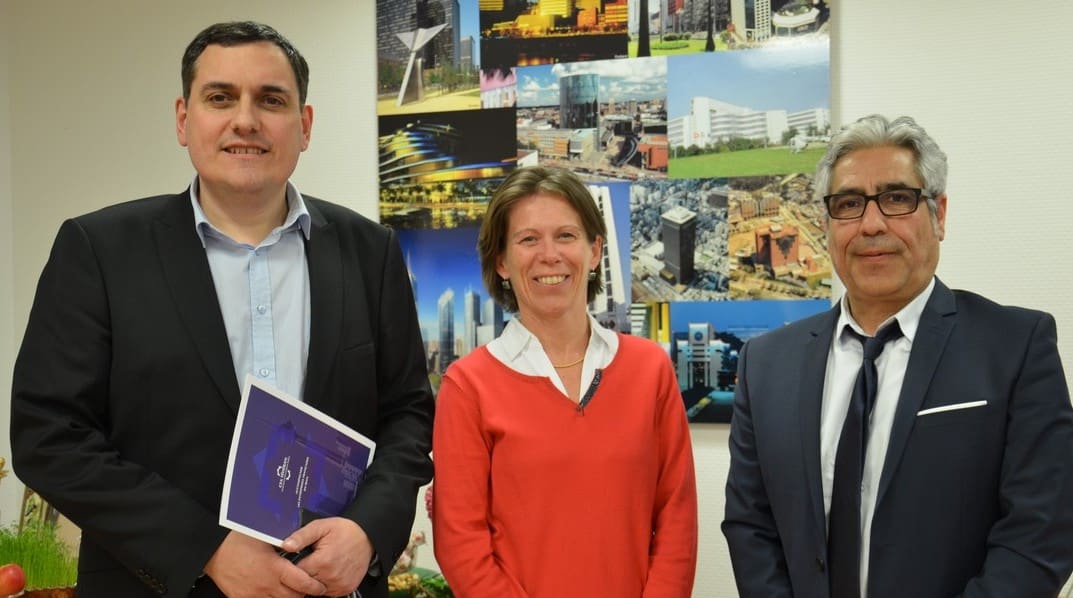 de g à d : Jean Charles Delecroix, dirigeant d’Ad-NeXum à Saint-Malo, Anne Leseur , coordinatrice World Trade Center Rennes Bretagne , Vajiollah Mahabadi, animateur du Club Iran