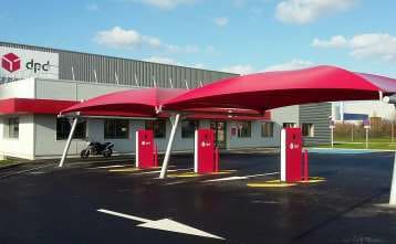 Cette nouvelle agence est également équipée de 3 bornes Pickup Drive destinées au retrait et dépôt des colis par les professionnels comme les particuliers. Cette nouvelle agence est également équipée de 3 bornes Pickup Drive destinées au retrait et dépôt des colis par les professionnels comme les particuliers.