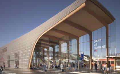 la gare de Lorient fait peau neuve : bus, taxi, vélo, avion, bateau, et même piétons, ce tout nouveau pôle d’échanges multimodal de la nouvelle gare va permettre d'améliorer l’accueil et l’accès à tous les transports
