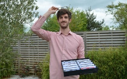 Armé d’un BTS opticien lunetier et d’une expérience de deux ans chez des professionnels indépendants, le rennais Grégoire Troënès a lancé, en avril 2016, « Opticien chez Vous ». Son leitmotiv : être au plus proche des gens.