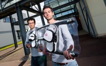 Inobo propose une planche évolutive avec le niveau et le style de pratique du kitesurfeur, une planche durable dans le temps, transparente, permettant ainsi la fusion avec l’environnement marin. Inobo propose une planche évolutive avec le niveau et le style de pratique du kitesurfeur, une planche durable dans le temps, transparente, permettant ainsi la fusion avec l’environnement marin.