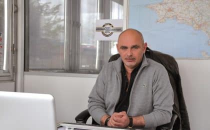 Christophe Confains a démarré chauffeur routier. Il est aujourd’hui à la tête de TCS, entreprise de transport spécialisée dans l’agroalimentaire créée en 2008 à Plaintel  (10 salariés) et plus récemment de Celtique Logistique basée à Ploufragan depuis mars 2017