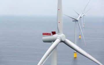 Le projet de parc éolien au large de la baie de Saint-Brieuc, constitué de 62 éoliennes, a obtenu en avril 2017 les trois autorisations administratives nécessaires à sa construction et à son exploitation