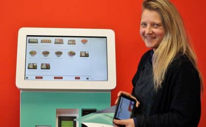 Créée à Lannion en 2007 par Stéphane Statiotis et Anne-Cécile Quéré (photo), Apitic propose « une solution logicielle, entièrement personnalisable, en cloud omni-canal