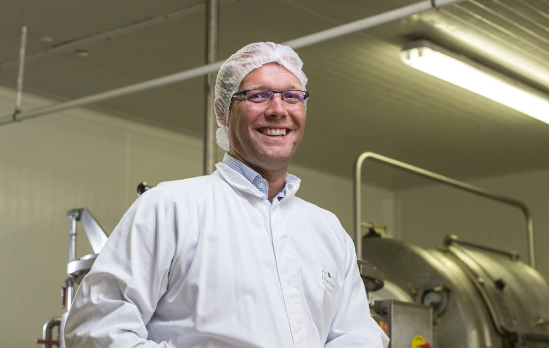 Eric de Sonis dirige la beurrerie  du Vieux-Bourg à Plœuc-sur-Lié depuis 2015,