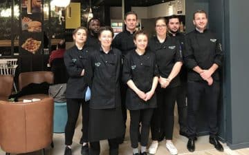 L'équipe de Knop au centre commercial  Grand Quartier à Rennes