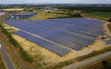 Producteur d’énergies renouvelables indépendant, Langa  exploite à travers la France plus de 220 centrales en toitures et en champs solaires pour une puissance de plus de 150 MWc