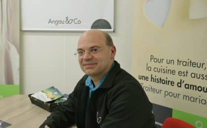En juillet  2016, Angau & Co voit le jour. Mickael Angau  investit 200 000 euros dans l’aménagement d’un local de 200 m² à Saint-Grégoire, aux portes de Rennes.