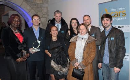 Nathalie Barat (à droite) fondatrice d'Obsam et son équipe,  lauréat de l'Oscar de l'Innovation 2018 à Dinan, le 16 mars