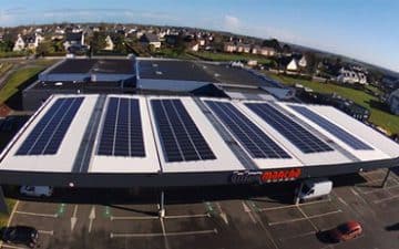 L’Intermarché de Trémuson dans les côtes d’Amor inaugure ce jour,  mercredi 21 mars,  son installation de 384 panneaux solaires Photowatt sur le toit de son  parking couvert.