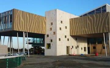 Habillage de façades de bâtiments à Lamballe avec Penthièvre Couverture Bardage Pose de toiture industrielle à proximité de Saint-Brieuc