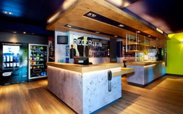 L’Ibis Budget Route de Lorient est agencé selon le concept « Nest » du Groupe Accor Hotel L'Ibis Budget Route de Lorient est agencé selon le concept "Nest" du Groupe Accor Hotel