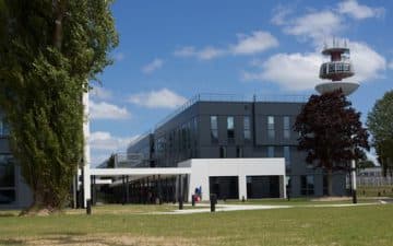 En mars 2017, les salariés de Nokia ont emménagé dans le plus gros site HQE de la région Bretagne (9000 m²) en bâtiment tertiaire : le Campus de Nokia à Lannion En mars 2017, les salariés de Nokia ont emménagé dans le plus gros site HQE de la région Bretagne (9000 m²) en bâtiment tertiaire : le Campus de Nokia à Lannion