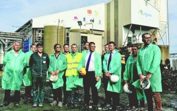 Le Président de la Région et le maire de Lannilis en visite chez Algaia, sur le site de Lannilis