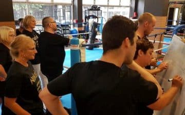 Nokefa propose également des team building par la boxe ainsi que des formations et séminaires aux entreprises