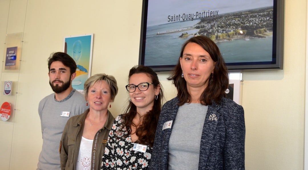 L'équipe de l'office de tourisme de Saint Quay Portrieux est dirigée par  Cécilia Le Goff (adroite sur la photo)