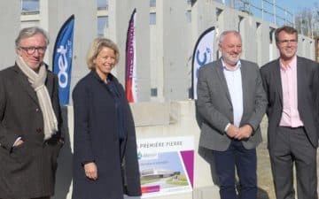 De g à d : Jean-Pierre Meignan, architecte, Sandra Blot, Dirigeante de Pierre Promotion, Michel Gautier, Maire de Betton et Vincent Rault, Président du Groupe Altenov,  ont symboliquement posé la première pierre du futur siège social du Groupe Altenov.