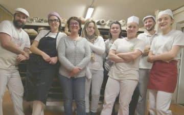 A Tinténiac en Ille-et-Vilaine, le Fournil de Féwen produit du pain et des pâtisseries bio pour une vingtaine de magasins répartis sur le département