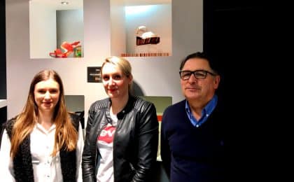 Yvon Rivioalan, gérant d'Idylle Chaussures à Saint Brieuc et Rennes avec ses deux collaboratrices en charge du marketing digital