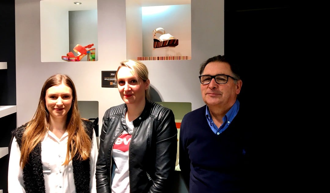 Yvon Rivioalan, gérant d'Idylle Chaussures à Saint Brieuc et Rennes avec ses deux collaboratrices en charge du marketing digital