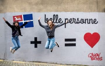Plus récemment, en créant un mur participatif dans Saint-Malo intramuros, « Belle personne » a créé le buzz et fait parlé de la marque, il est vrai, un peu par hasard Plus récemment, en créant un mur participatif dans Saint-Malo intramuros, « Belle personne » a créé le buzz et fait parlé de la marque, il est vrai, un peu par hasard