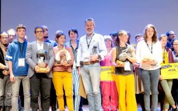 La 13e édition des Trophées bretons du développement durable  a  récompensées  5 lauréats dont la commune de Saint-Sulpice la Forêt en Ille-et-Vilaine (sur la photo son maire, Yann Huaumé est le 1er à gauche avec un trophée).