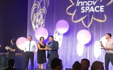 Applifarm a été récompensée en 2018 à l'occasion d'Innovspace . Xavier Wagner, CEO reçoit son trophée