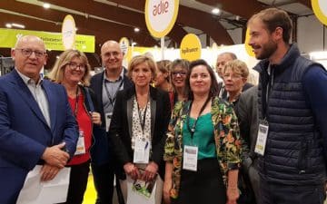 Les organisateurs du salon et leur parrain, Matthieu Beucher ( à droite) Les organisateurs du salon et leur parrain, Matthieu Beucher ( à droite)