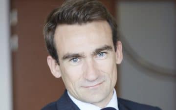 Diplômé de l’École Supérieure des Sciences Commerciales (ESSCA), Sébastien Floc’h a officié pendant plus de 10 ans dans le domaine de la finance d’abord au sein du cabinet Mazars, puis chez Hewlett Packard. Diplômé de l’École Supérieure des Sciences Commerciales (ESSCA), Sébastien Floc’h a officié pendant plus de 10 ans dans le domaine de la finance d’abord au sein du cabinet Mazars, puis chez Hewlett Packard.