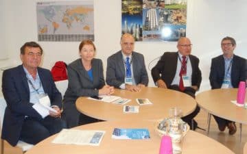 de G à D  : Louis Maurice (CCI Bretagne), Gaëlle Le Saout, Présidente Bretagne Ocean Power, Antonio Sanchez, Directeur de Navantia, Laurent Smagghe, Directeur relations industrielles chez EDF Renouvelables et Raphaël Dufeu, Chargé d'affaires Ailes Marines