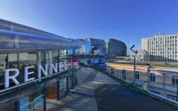 Plus grand programme construit sur le site de la gare, Identity accompagne la transformation du nouveau pôle tertiaire et multimodal qui connecte Paris au Grand Ouest.