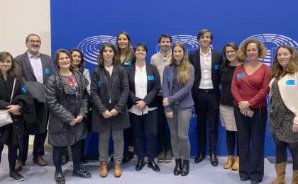Les 21 et 22 novembre 2019, une quinzaine de responsables réglementation/qualité d’IAA bronnes s'est envolée pour Bruxelles. Parmi eux , Sylvie Meunier d'Eureden (3e depuis gauche) et Adeline Jacob d'EEN Ouest (2e depuis droite)