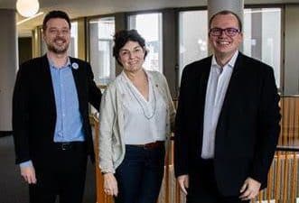 Anne Miriel, fondatrice d’Inkipit, entourée de François Gougeon, et Florent Letourneur, fondateurs de Happy to meet you.