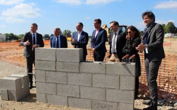 Pose de la première pierre, en 2019, de la nouvelle Brasserie de Bretagne Pose de la première pierre, en 2019, de la nouvelle Brasserie de Bretagne