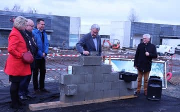 Pose de la première pierre des futurs laboratoires Adria, à Quimper