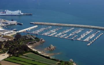 Roscoff peut faire flotter fièrement le pavillon Ports Propres actif en biodiversité au côté du pavillon Ports propres.