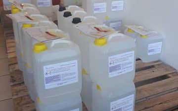 Olnica (35), spécialiste de la contrefaçon   vient de mettre en place une ligne de production de solutions hydro alcooliques (norme OMS) en conditionnement de 5L à destination des professionnels et des industriels.