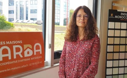 Depuis 2015, Karine Hélaine est co-gérante des Maisons Arba à Saint-Grégoire (35), une coopérative de construction qui regroupe 12 artisans..