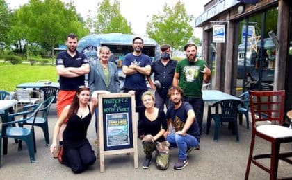 L'équipe d'associés salariés à la brasserie coopérative Tri Martolod, à Concarneau